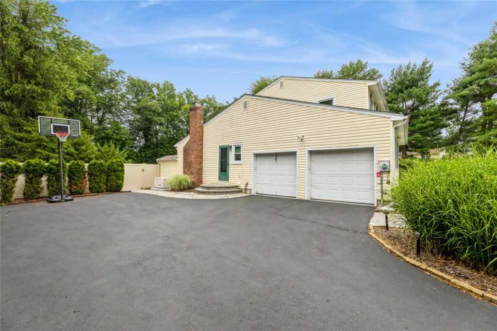 19 Christie Drive, New City, NY 10956 - Photo 4 of 44