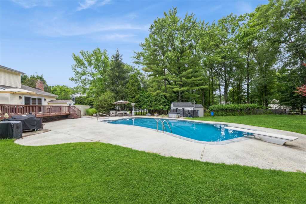 19 Christie Drive, New City, NY 10956 - Photo 8 of 44