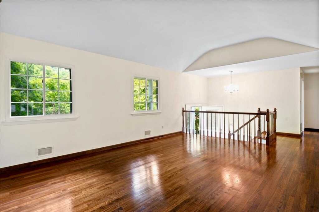 205 Radcliff Drive, Nyack, NY 10960 - Photo 12 of 33