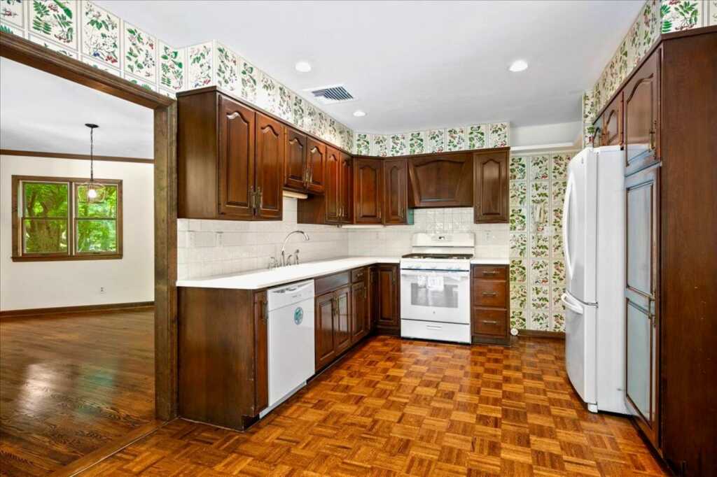 205 Radcliff Drive, Nyack, NY 10960 - Photo 13 of 33