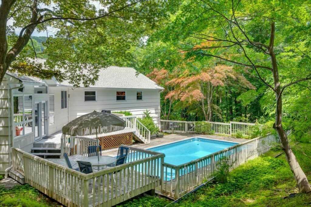 205 Radcliff Drive, Nyack, NY 10960 - Photo 2 of 33