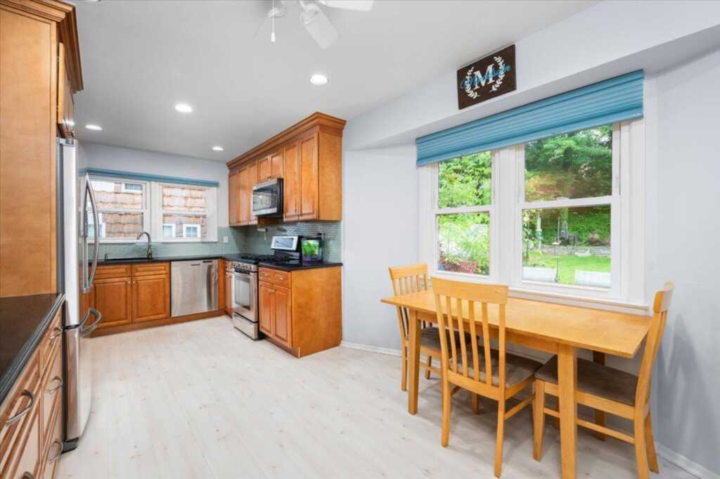 71 Harlan Drive, New Rochelle, NY 10804 - Photo 10 of 36