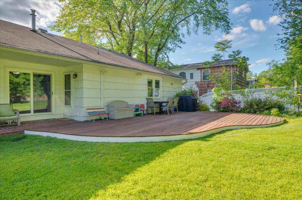 71 Harlan Drive, New Rochelle, NY 10804 - Photo 33 of 36