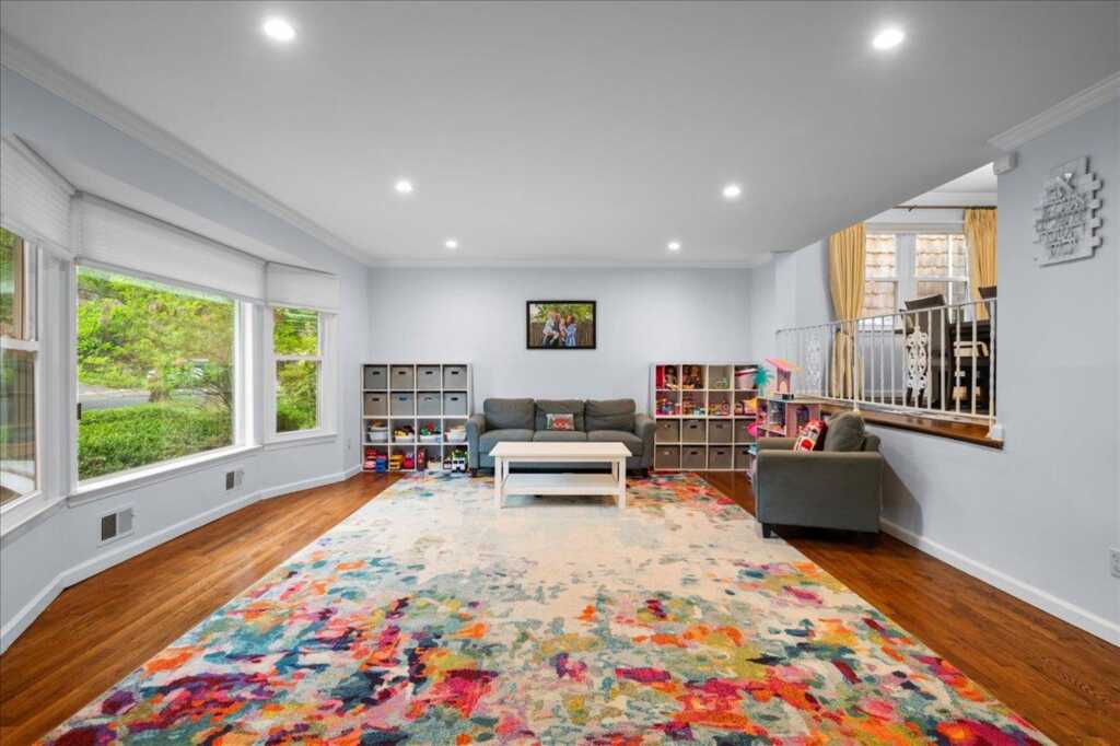 71 Harlan Drive, New Rochelle, NY 10804 - Photo 5 of 36