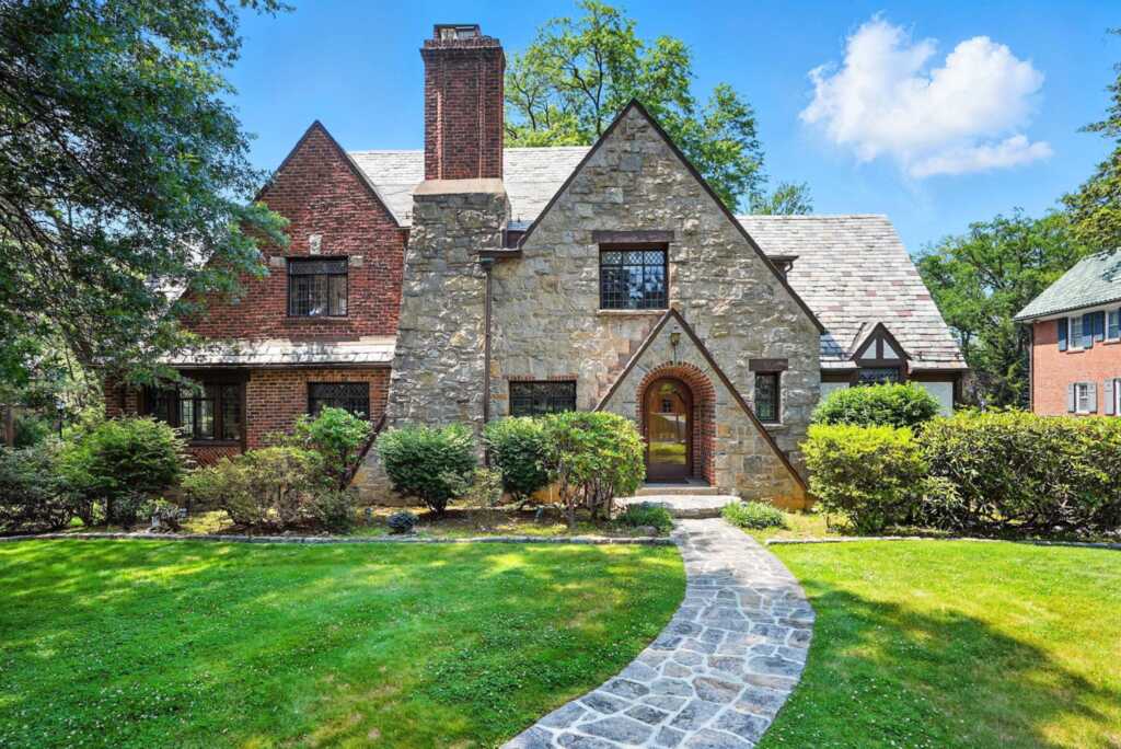276 Overlook Road, New Rochelle, NY 10804