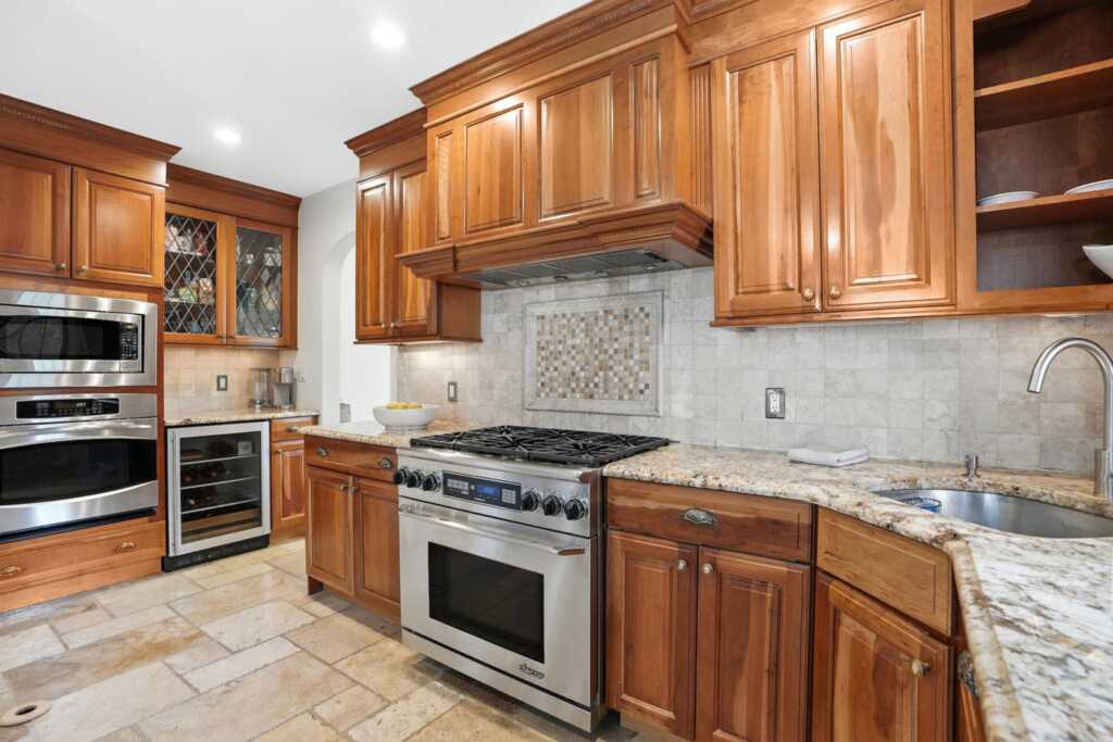 276 Overlook Road, New Rochelle, NY 10804 - Photo 13 of 42