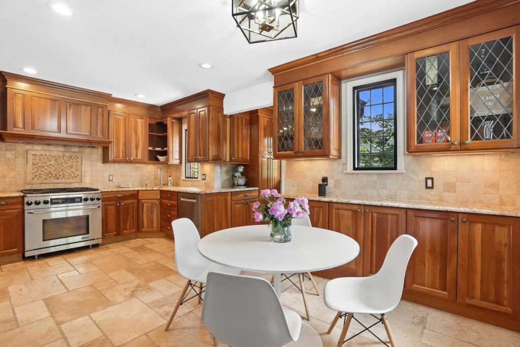 276 Overlook Road, New Rochelle, NY 10804 - Photo 14 of 42