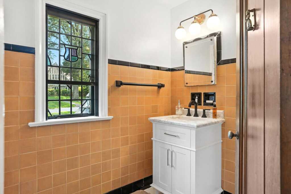 276 Overlook Road, New Rochelle, NY 10804 - Photo 17 of 42