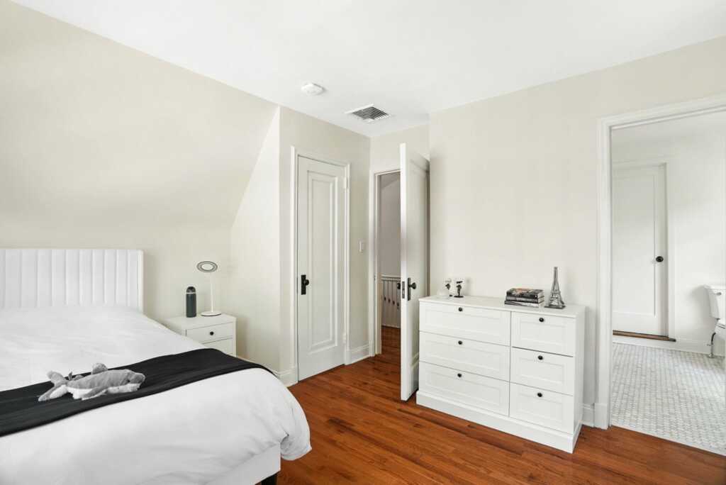 276 Overlook Road, New Rochelle, NY 10804 - Photo 19 of 42