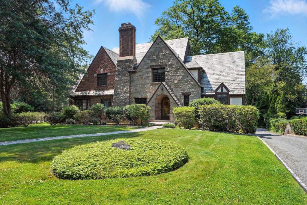 276 Overlook Road, New Rochelle, NY 10804 - Photo 2 of 42
