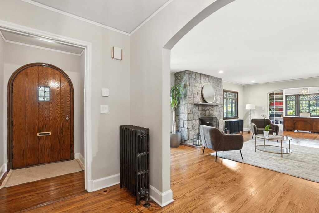 276 Overlook Road, New Rochelle, NY 10804 - Photo 3 of 42