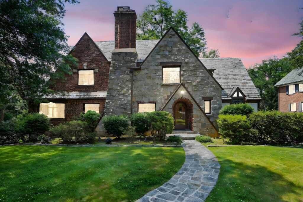276 Overlook Road, New Rochelle, NY 10804 - Photo 37 of 42