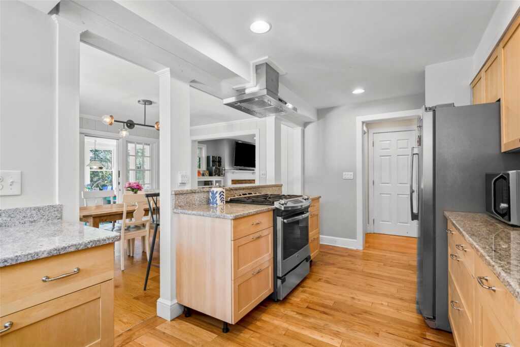 44 Kingsbury Road, New Rochelle, NY 10804 - Photo 13 of 40