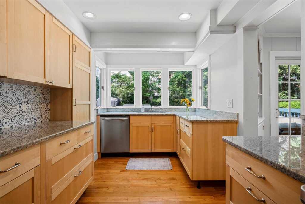 44 Kingsbury Road, New Rochelle, NY 10804 - Photo 14 of 40