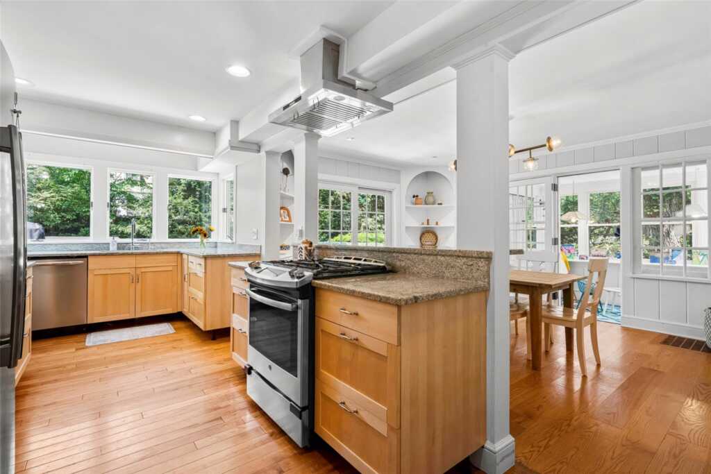 44 Kingsbury Road, New Rochelle, NY 10804 - Photo 15 of 40