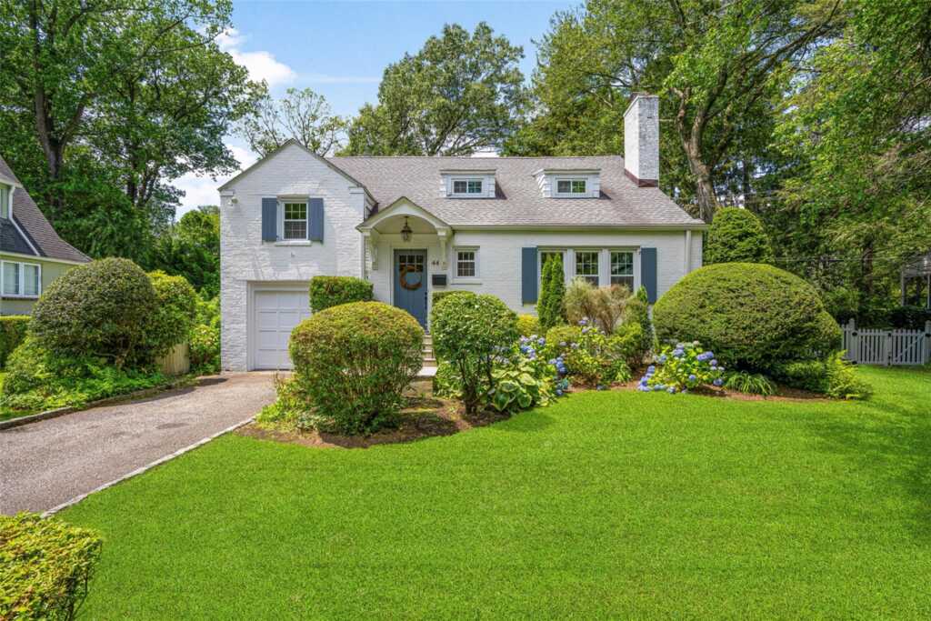 44 Kingsbury Road, New Rochelle, NY 10804 - Photo 2 of 40