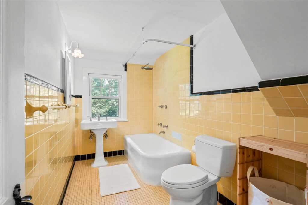 44 Kingsbury Road, New Rochelle, NY 10804 - Photo 23 of 40