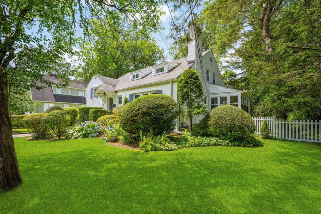 44 Kingsbury Road, New Rochelle, NY 10804 - Photo 3 of 40