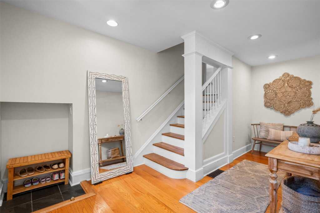 44 Kingsbury Road, New Rochelle, NY 10804 - Photo 5 of 40