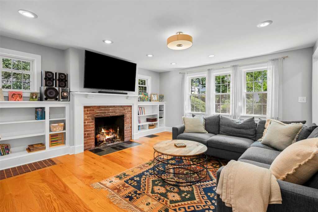 44 Kingsbury Road, New Rochelle, NY 10804 - Photo 6 of 40