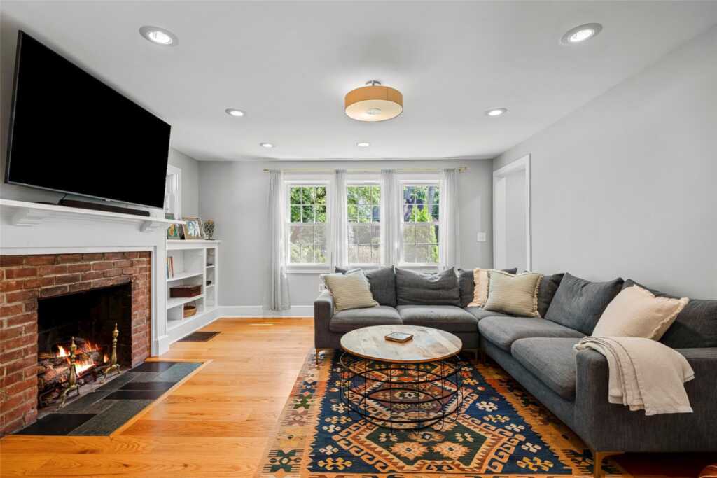 44 Kingsbury Road, New Rochelle, NY 10804 - Photo 7 of 40