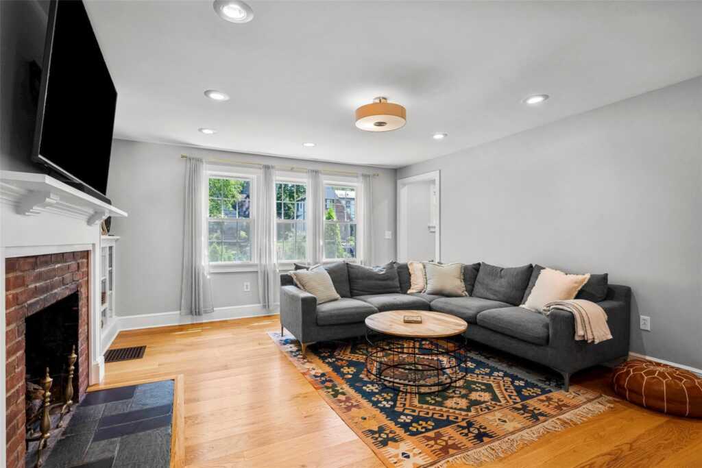 44 Kingsbury Road, New Rochelle, NY 10804 - Photo 8 of 40