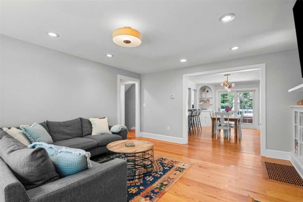 44 Kingsbury Road, New Rochelle, NY 10804 - Photo 9 of 40