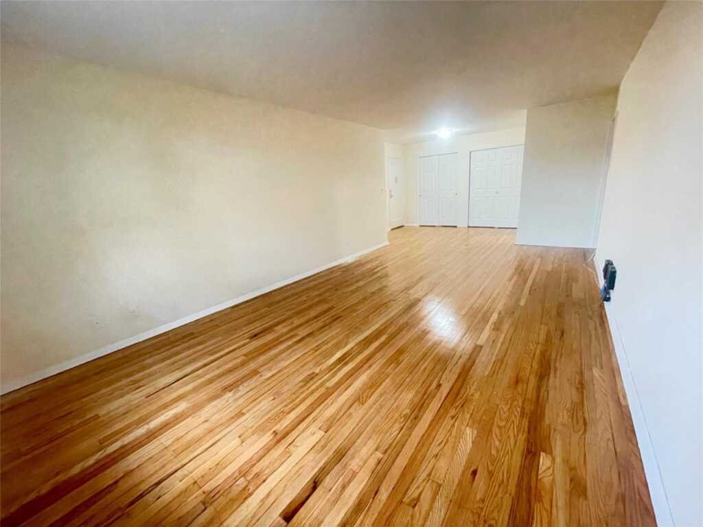 10 Franklin Avenue, Unit #4J, White Plains, NY 10601 - Photo 2 of 7