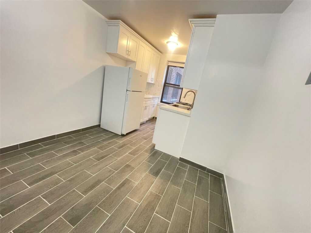 10 Franklin Avenue, Unit #4J, White Plains, NY 10601 - Photo 3 of 7