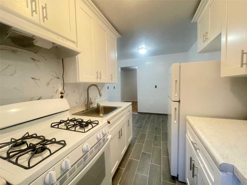 10 Franklin Avenue, Unit #4J, White Plains, NY 10601 - Photo 4 of 7