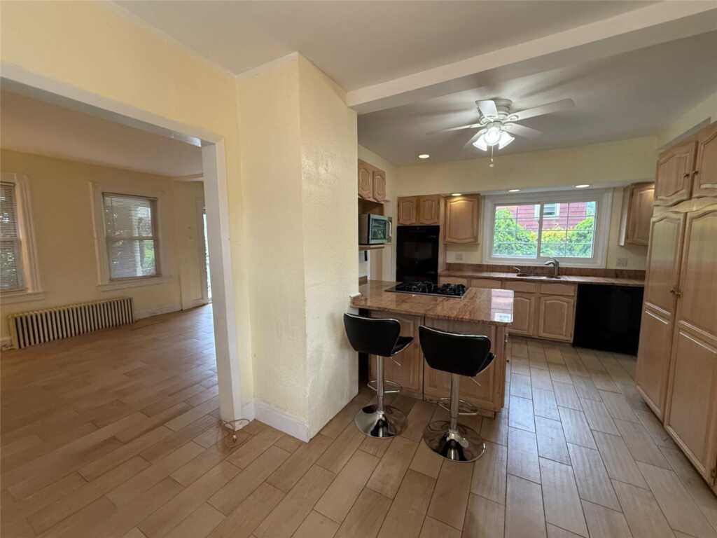 20 Congress Street, New Rochelle, NY 10801 - Photo 3 of 29