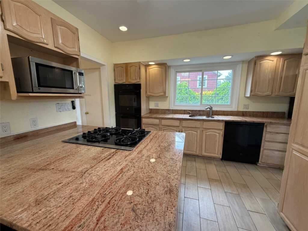 20 Congress Street, New Rochelle, NY 10801 - Photo 4 of 29