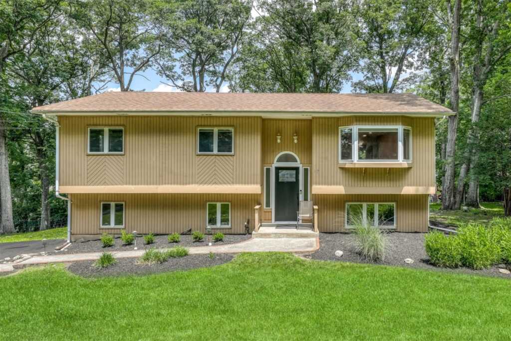17 Onderdonk Road, Suffern, NY 10901