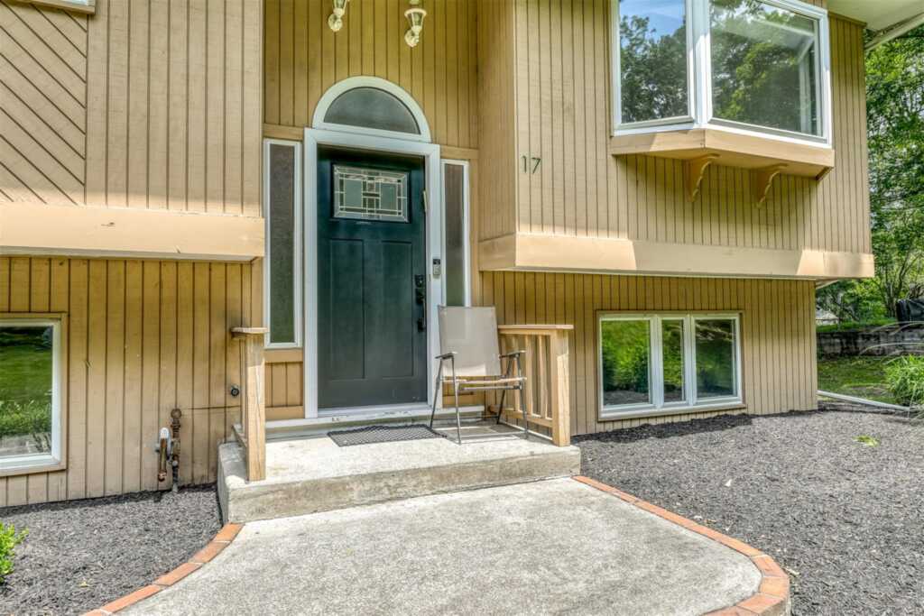 17 Onderdonk Road, Suffern, NY 10901 - Photo 2 of 26