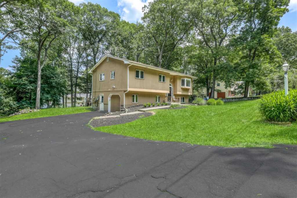 17 Onderdonk Road, Suffern, NY 10901 - Photo 3 of 26