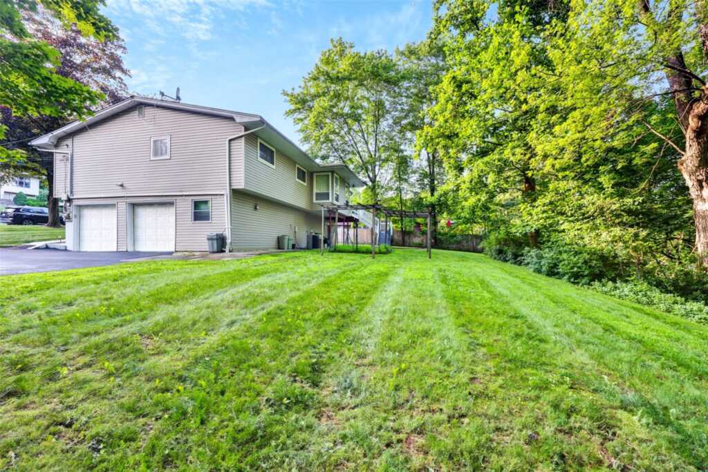 5 Medford Place, Nanuet, NY 10954 - Photo 2 of 41