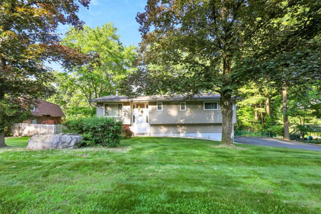 5 Medford Place, Nanuet, NY 10954 - Photo 34 of 41