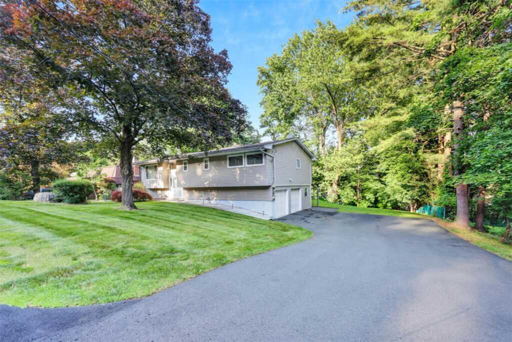 5 Medford Place, Nanuet, NY 10954 - Photo 35 of 41