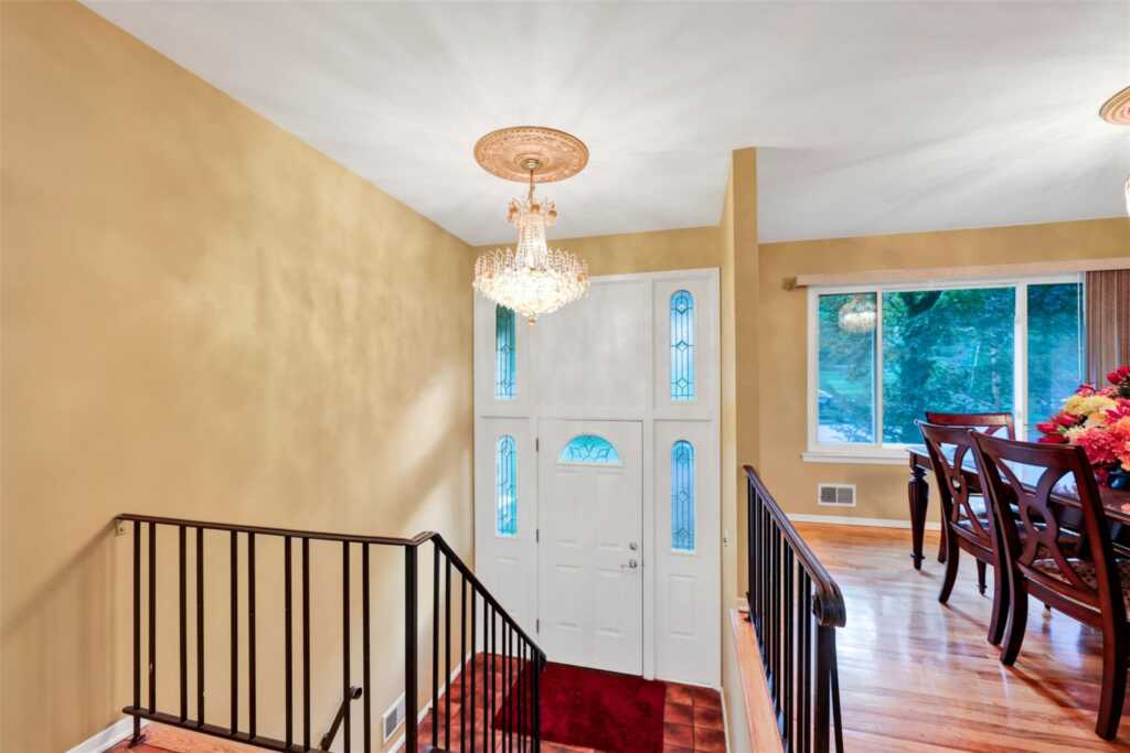 5 Medford Place, Nanuet, NY 10954 - Photo 4 of 41