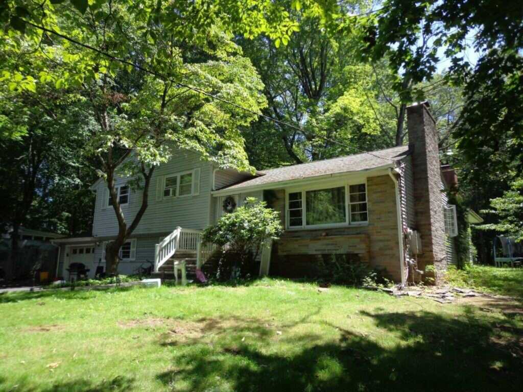 286 Spook Rock Road, Suffern, NY 10901 - Photo 2 of 4