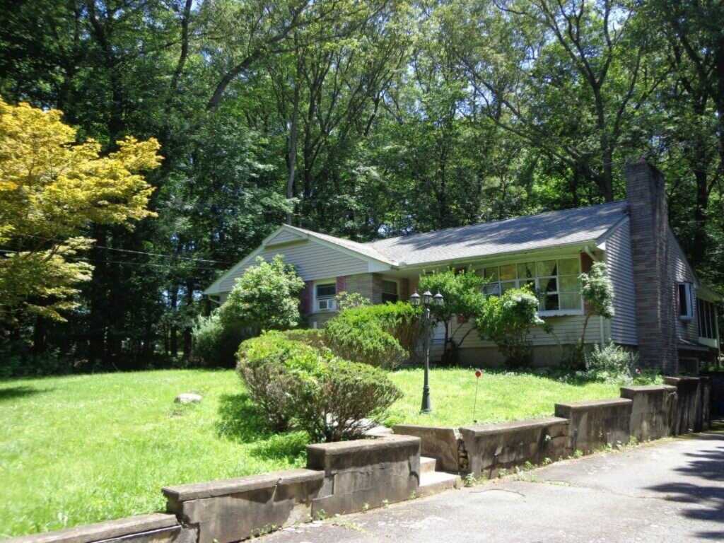 286 Spook Rock Road, Suffern, NY 10901 - Photo 3 of 4