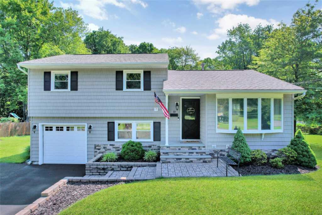 10 Victoria Drive, Nanuet, NY 10954