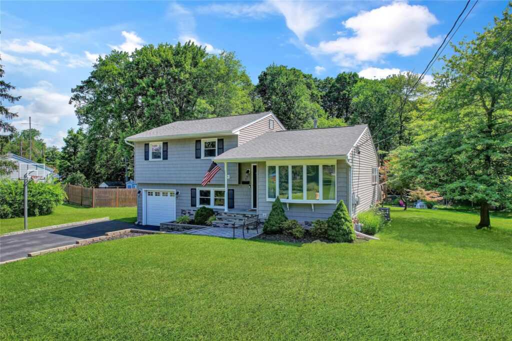 10 Victoria Drive, Nanuet, NY 10954 - Photo 2 of 38