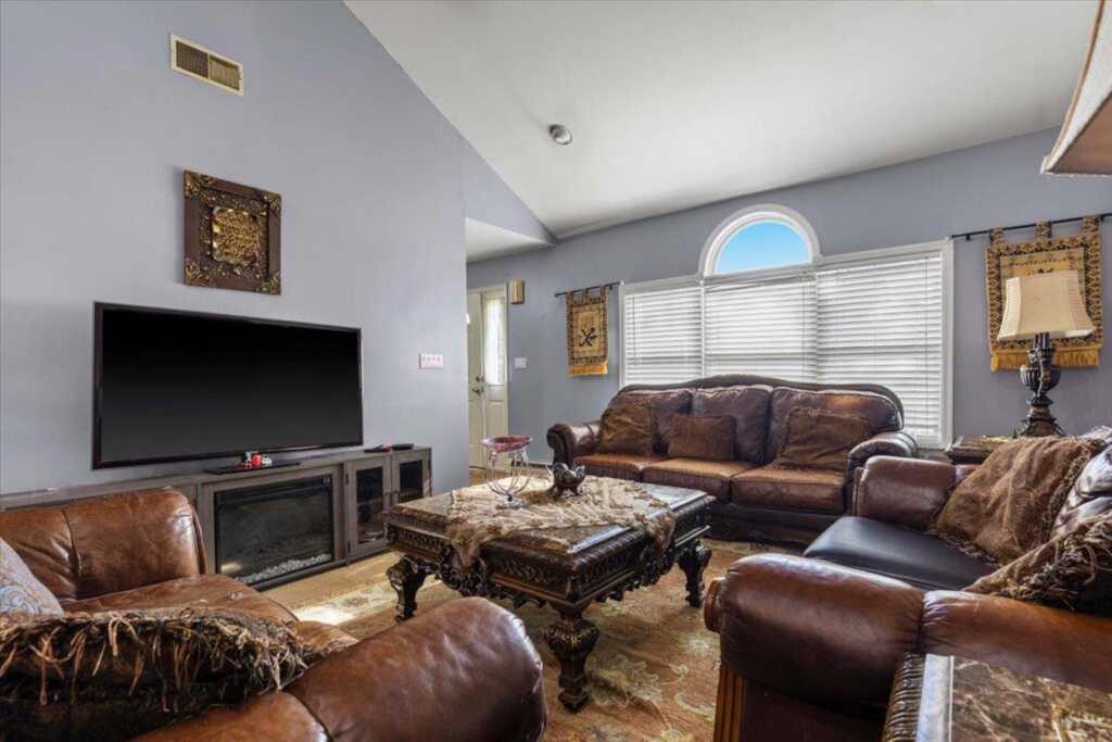84 College Avenue, Nanuet, NY 10954 - Photo 4 of 25