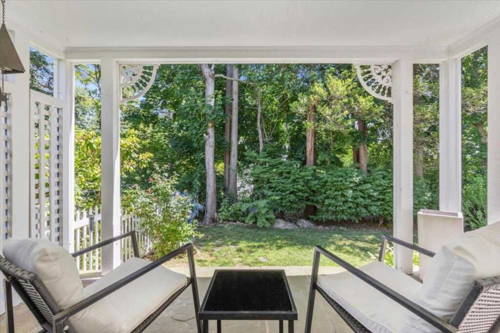 16 Standish Drive, New Rochelle, NY 10583 - Photo 4 of 29