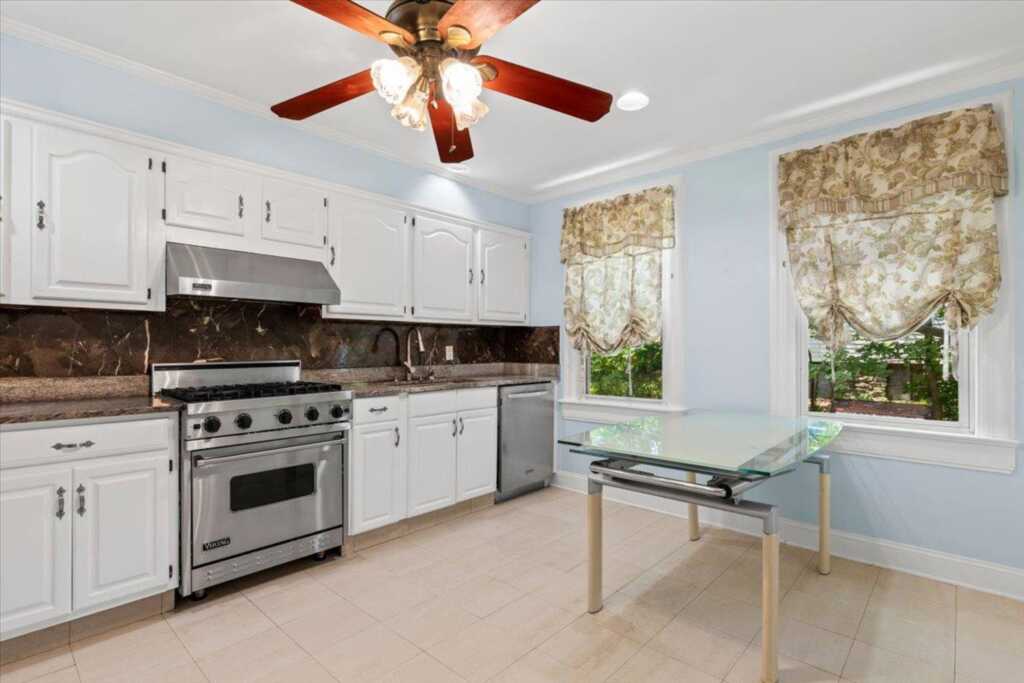 20 The Boulevard, New Rochelle, NY 10801 - Photo 10 of 34