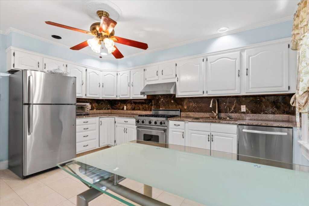 20 The Boulevard, New Rochelle, NY 10801 - Photo 12 of 34