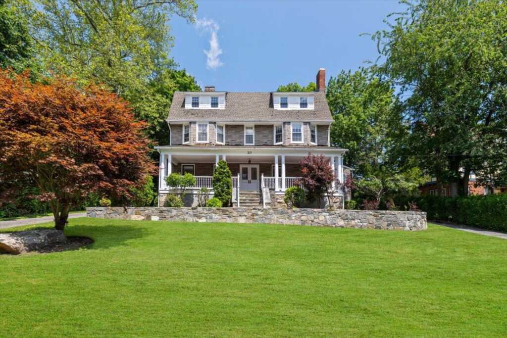 20 The Boulevard, New Rochelle, NY 10801 - Photo 2 of 34