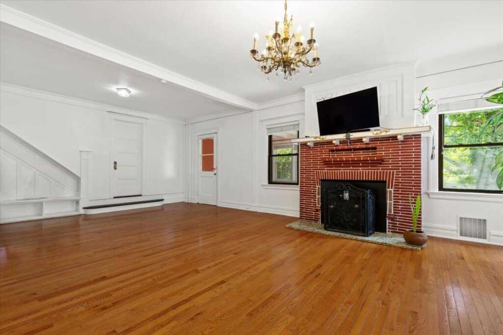 20 The Boulevard, New Rochelle, NY 10801 - Photo 5 of 34