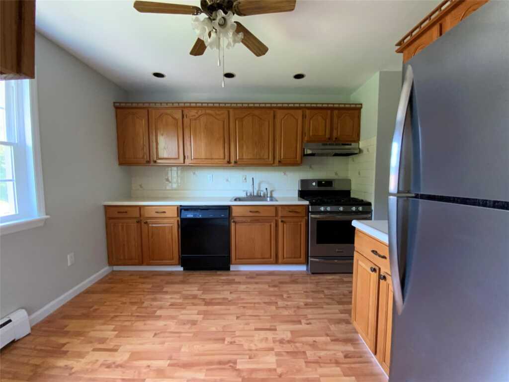 31 Parkside Drive, Unit #31, Suffern, NY 10901 - Photo 3 of 12
